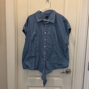 Chambray shirt with tie